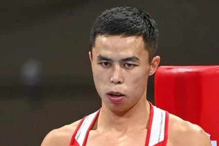Сакен Бибосынов одержал победу над узбекистанским боксером