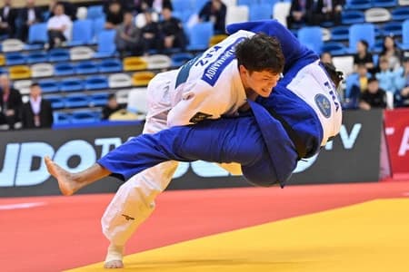 Четыре казахстанских дзюдоиста стартовали с победы на турнире Grand Slam в Астане