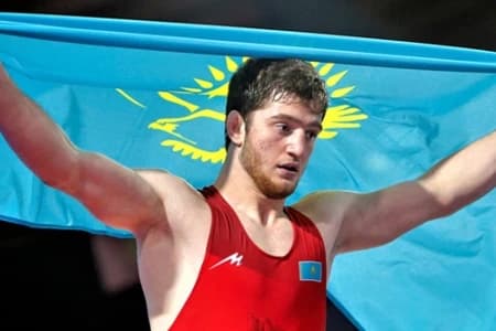 Камиль Куруглиев продолжит борьбу за медаль ЧМ. Где и во сколько смотреть утешительный раунд