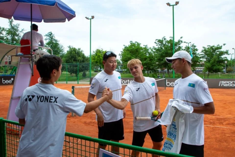 Юношеская сборная Казахстана досрочно вышла в четвертьфинал Junior Davis Cup