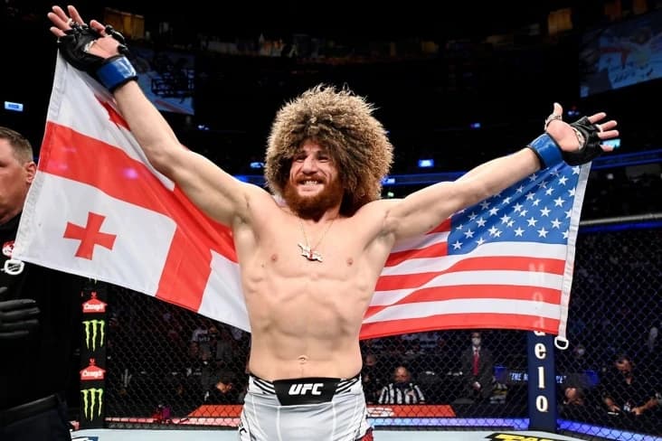 Мераб Двалишвили одержал победу в главном поединке UFC 306