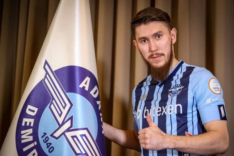 Официально. Аймбетов подписал контракт с турецким клубом