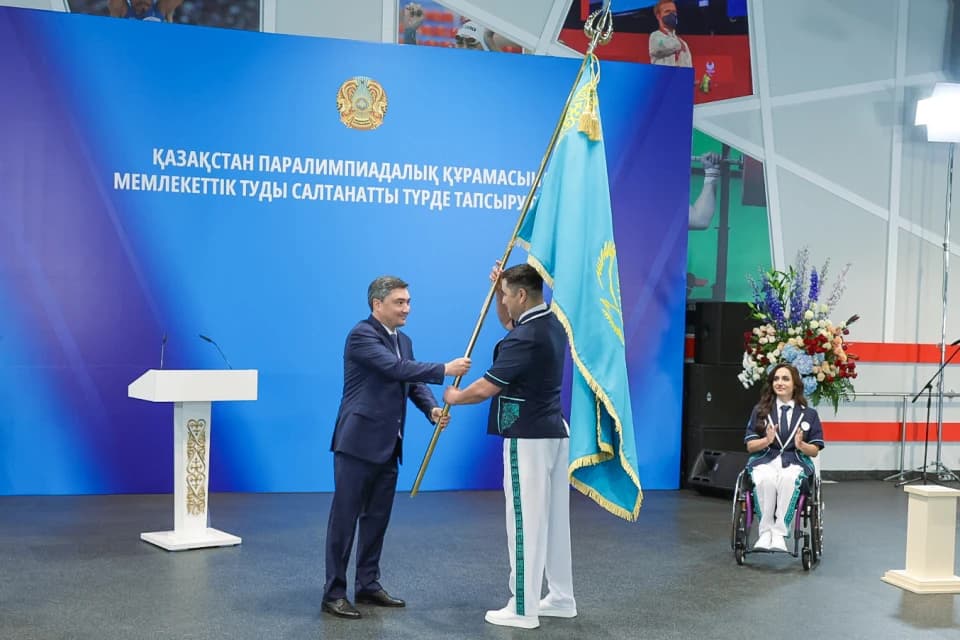 Премьер-Министр вручил государственный флаг Казахстана Паралимпийской сборной