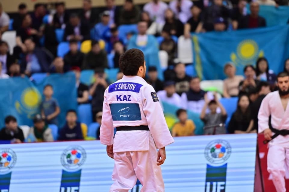 Елдос Сметов проиграл в четвертьфинале чемпионата мира в Абу-Даби