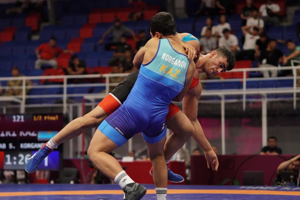 Бейбит Корганов может побороться за «бронзу» молодежного чемпионата мира