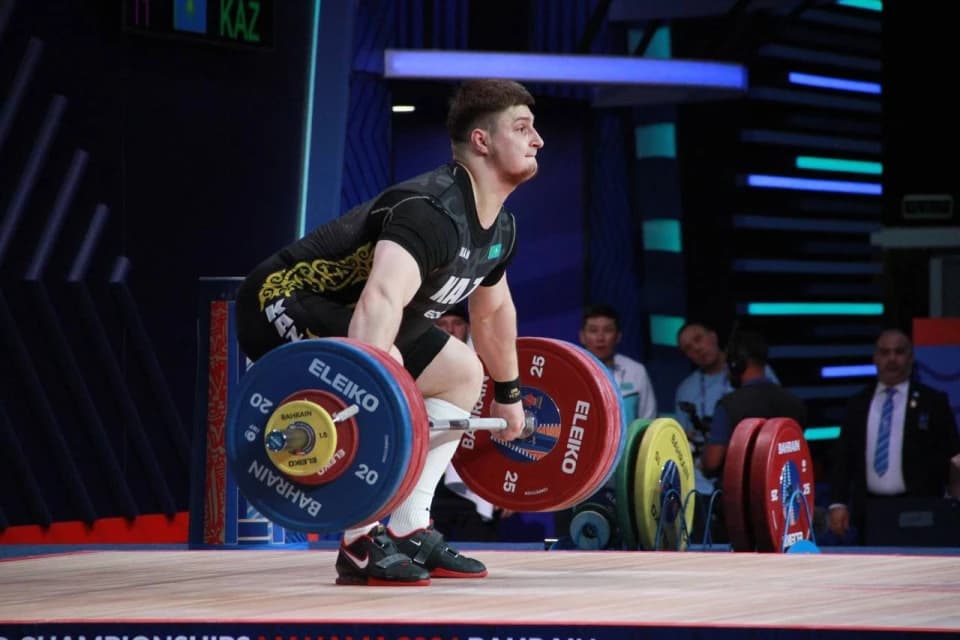 Казахстанец стал чемпионом мира по тяжелой атлетике