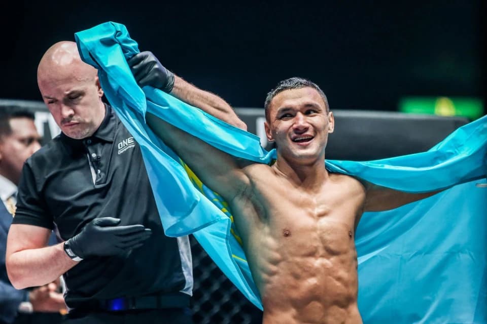Қайрат Ахметовтың октагонға оралу мерзімі мен қарсыласы белгілі болды