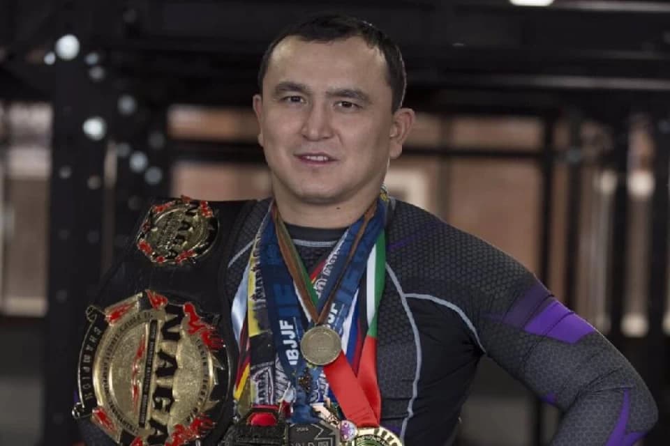 Есть, что терять. Прогноз Айдара Махметова на бой Азата Максума в UFC
