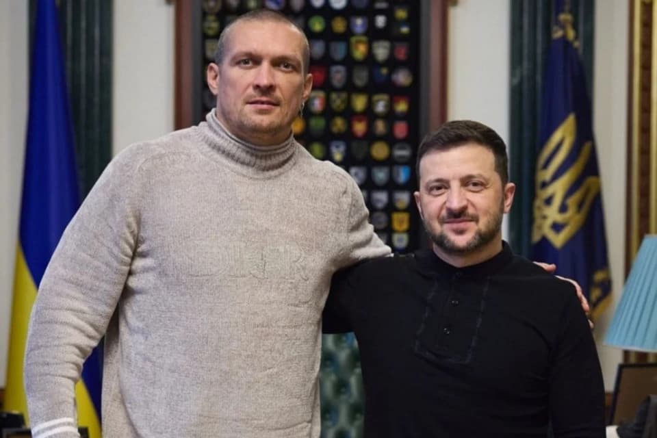 Александр Усик вернулся в Украину и встретился с президентом Зеленским