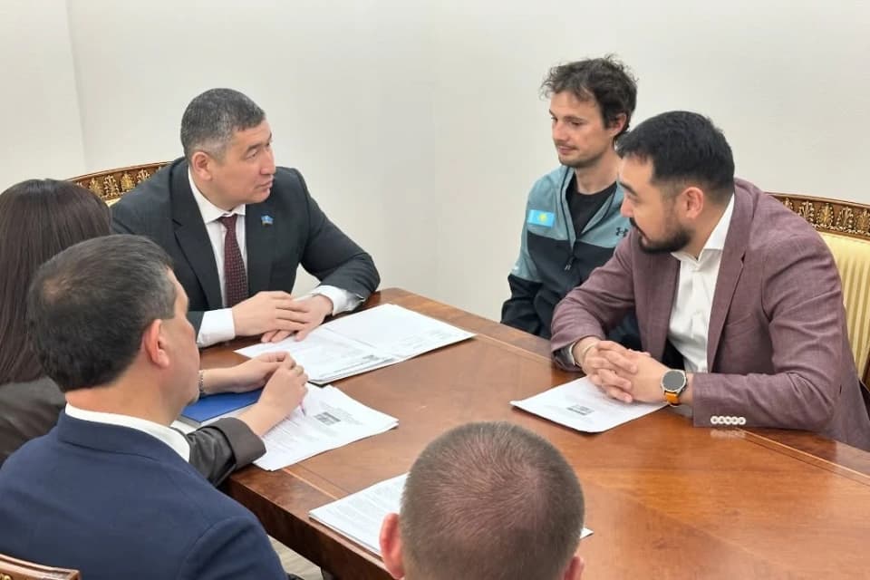 Экс-тренер сборной Чехии, Кореи и Австралии будет работать в Казахстане