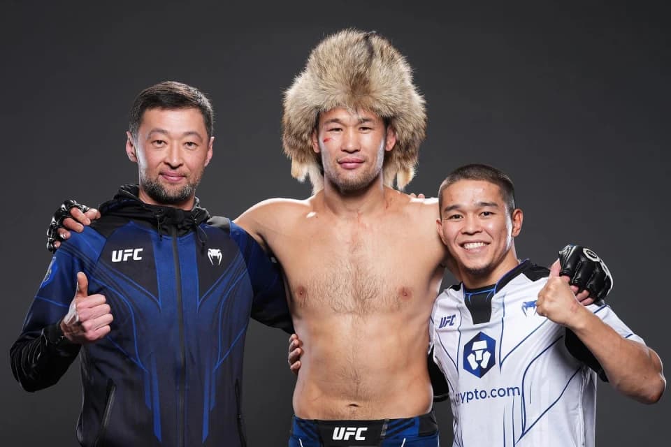 Асу Алмабаев о бое Рахмонова за пояс UFC: Вся страна будет болеть