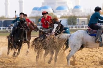 Ұлттық ат спорты фестивалі: Астанада бәйге мен көкпардан турнир өтіп жатыр