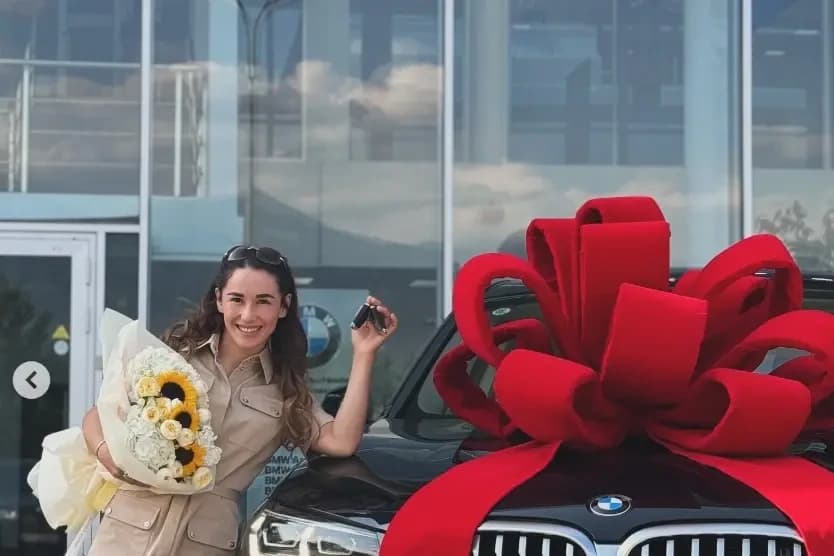 Абиба Абужакынова получила в подарок третий автомобиль