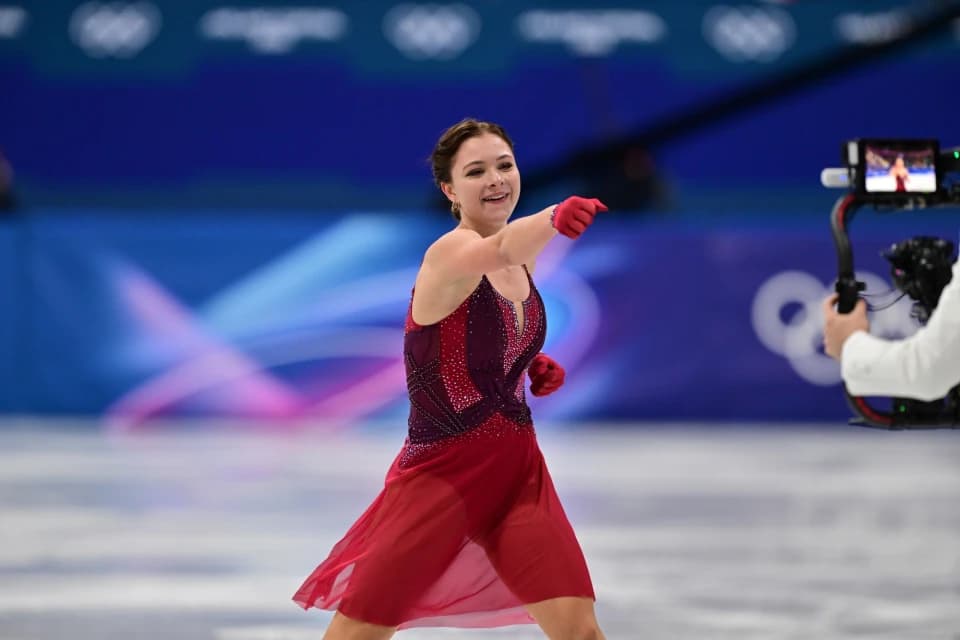 Софья Самоделкина Канададағы Гран-при кезеңінде өнер көрсетеді