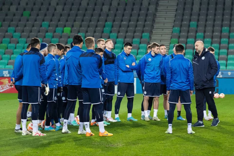 Сборная Казахстана провела первую тренировку на сборах в Дубае (ВИДЕО)