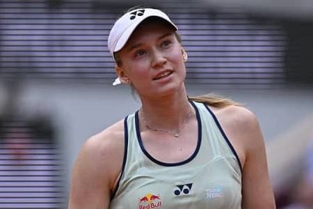 Рыбакина проиграла действующей чемпионке Роллан Гаррос