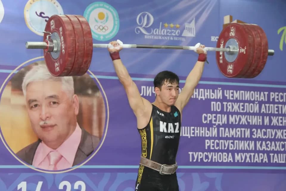 Карина Горичева ауыр атлетикадан ел чемпионатында топ жарды