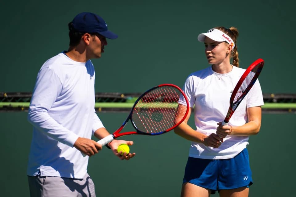 WTA отстранила тренера Рыбакиной