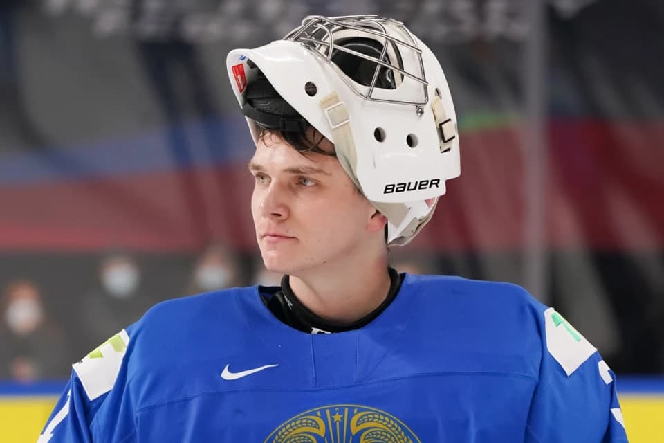 Вратарь сборной Казахстана подписал контракт с титулованным европейским клубом