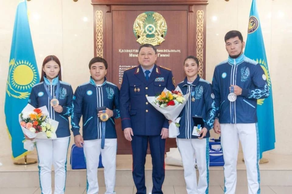 Министр внутренних дел наградил казахстанских олимпийцев