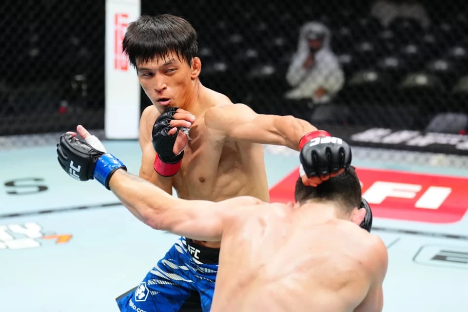 Азат Максум уволен из UFC