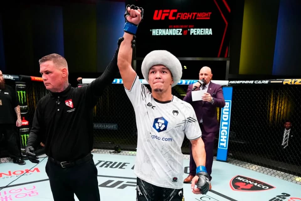 Алмабаев UFC жаңартылған рейтингінде үздік ондыққа кірді