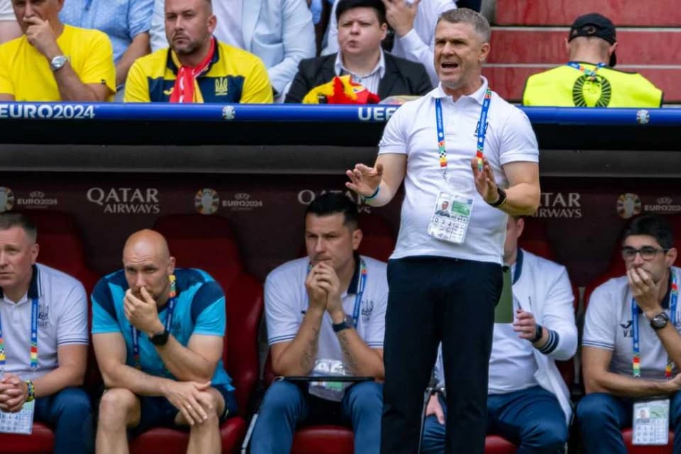 Игроки сборной Украины «выгнали» тренера после поражения от Румынии