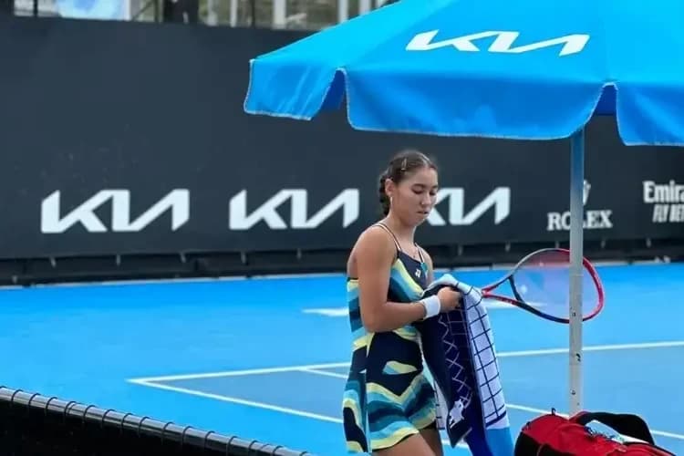 Australian Open: Асылжан Арыстанбекова жасөспірімдер арасында ширек финалға шықты