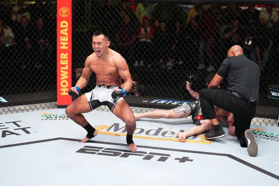Казах из Китая получил шестой бой в UFC