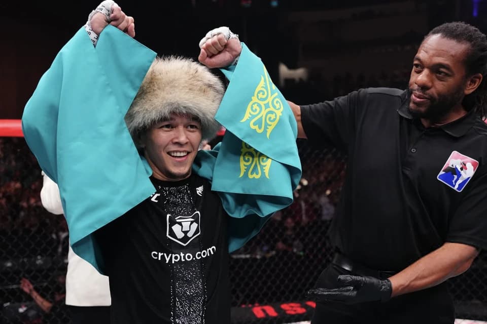 Асу Алмабаев UFC-де мерзімінен бұрын жеңді