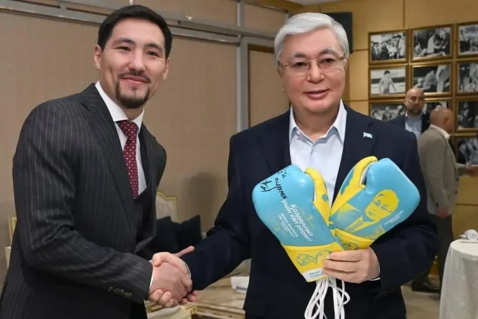 Касым-Жомарт Токаев поздравил Жанибека Алимханулы с победой