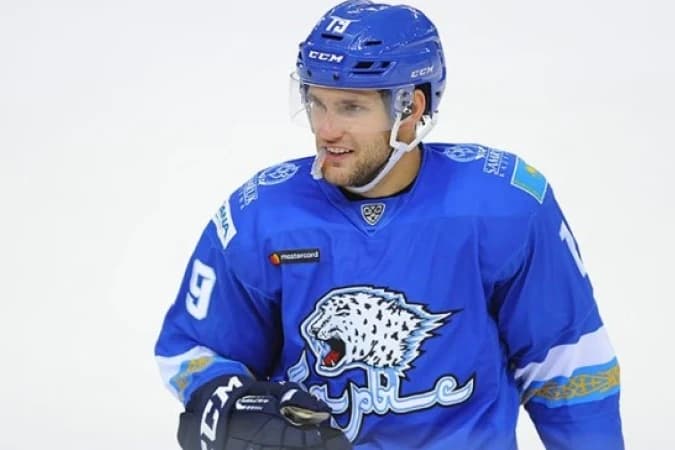 Экс-игрок «Барыса» Линден Вей покинул еще один клуб КХЛ