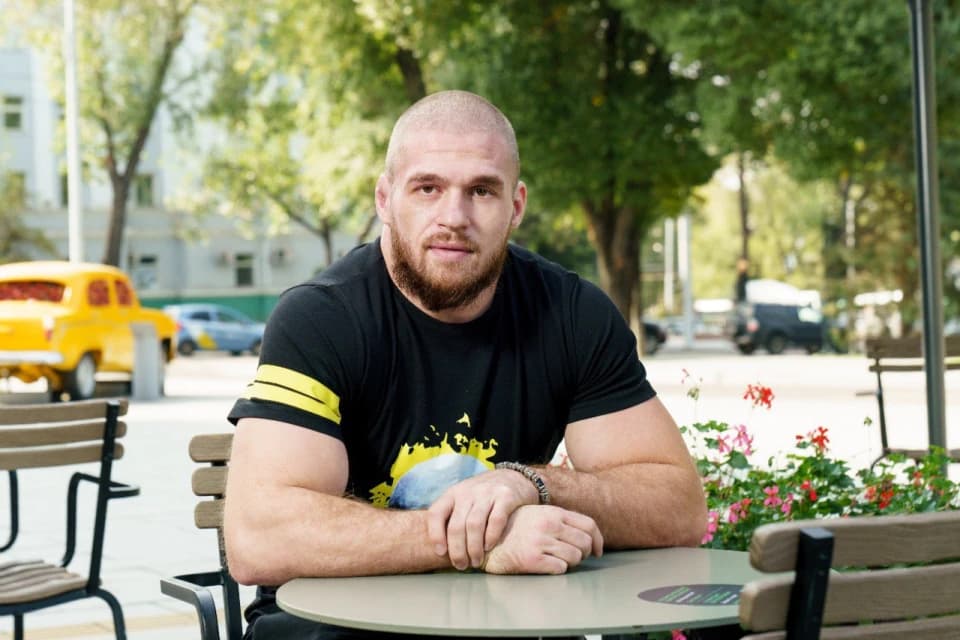 Артем Резников: Мұратбек HARDCORE жауынгерлеріне қарағанда басқа деңгейде