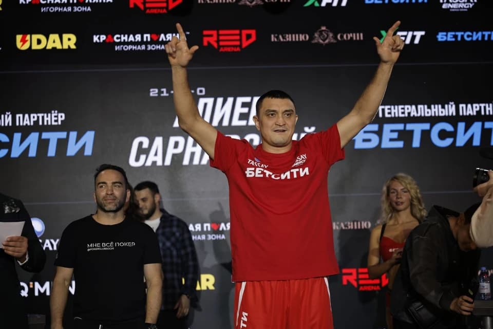 Адиль Боранбаев победил Владимира Осипова на AMC Fight Nights 125