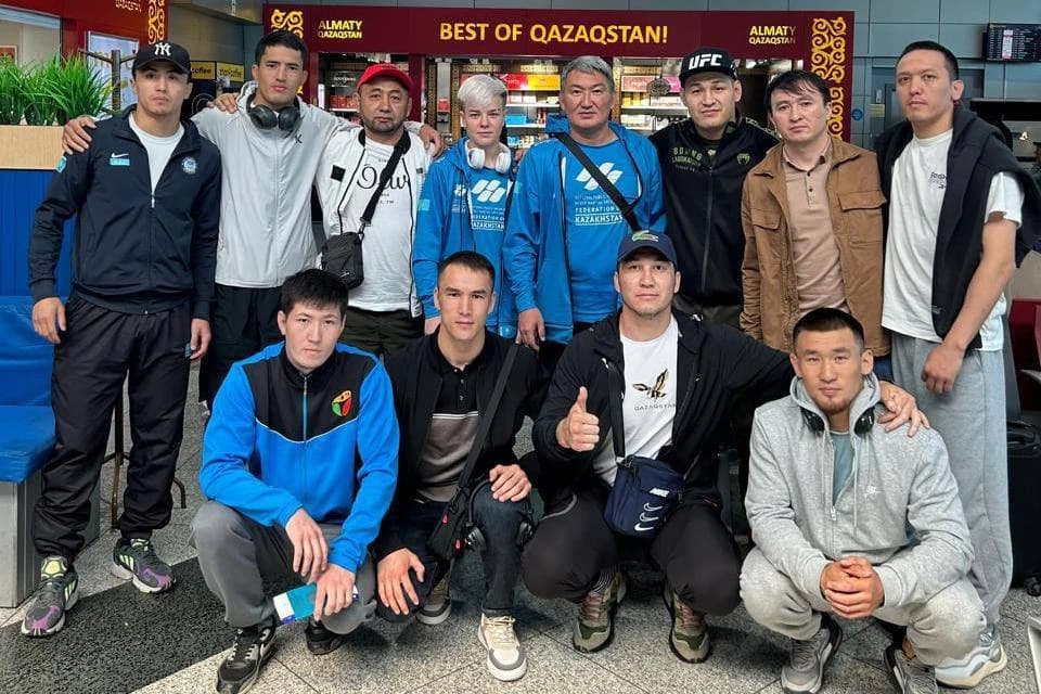 Восемь казахстанцев проведут бои в Китае