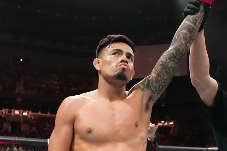 Победой Брэндона Ройвала завершился главный бой UFC Fight Night 237