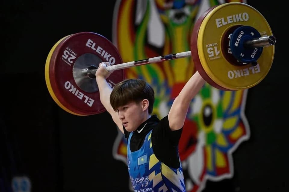 Казахстанец выиграл золото Чемпионата мира по тяжелой атлетике