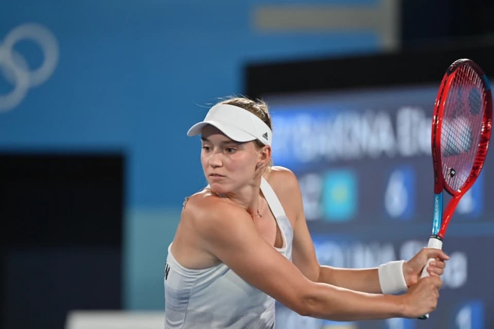 Елена Рыбакина вышла в четвертьфинал турнира WTA во Франции