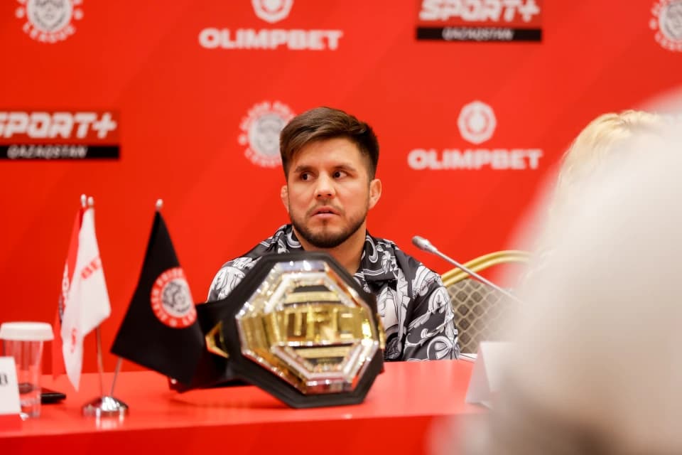 Генри Сехудо назвал трех сильнейших спортсменов Казахстана