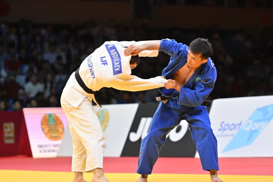 Четыре медали в первый день Grand Slam в Астане
