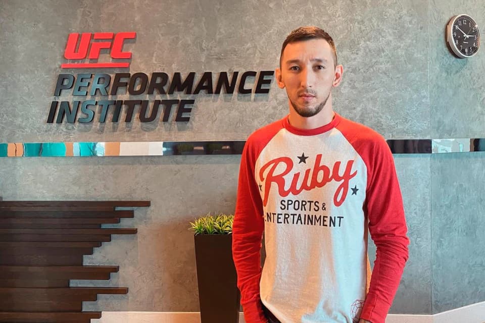 Саят Абдрахманов: Екі қазақ UFC-де белбеу үшін төбелессе, мен мансабымды аяқтап, зейнетке шығамын