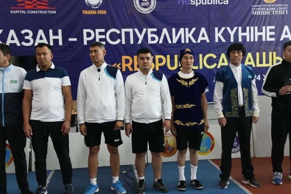 Асық ату: Астанада турнир чемпионына автокөлік берілді