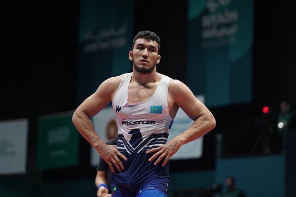 Борец Ризабек Айтмухан выиграл у призера Олимпиады и вышел в полуфинал Исламиады-2025