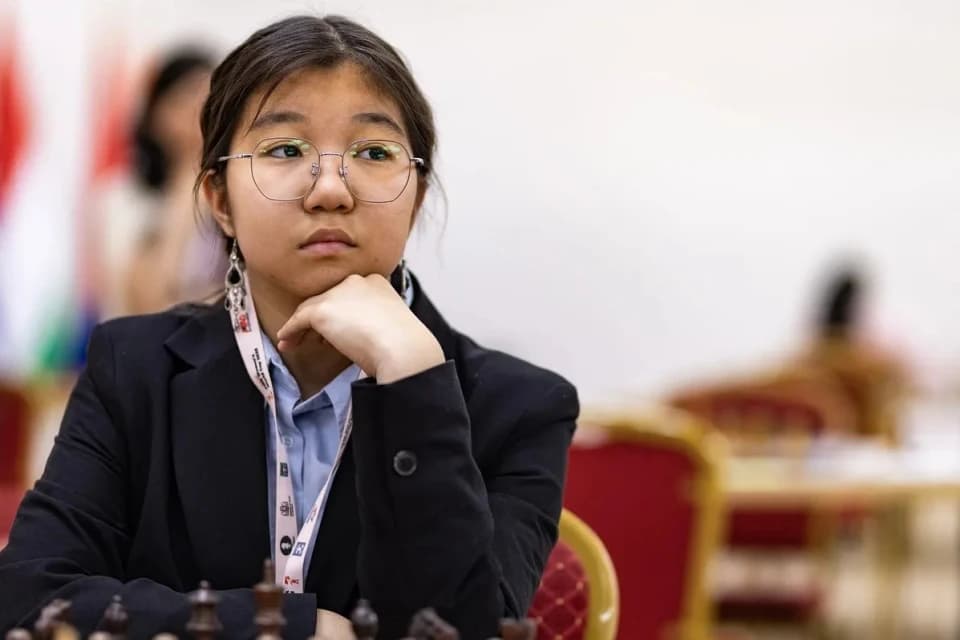 14-летняя казахстанка выбила гроссмейстера с Кубка мира-2025 по шахматам