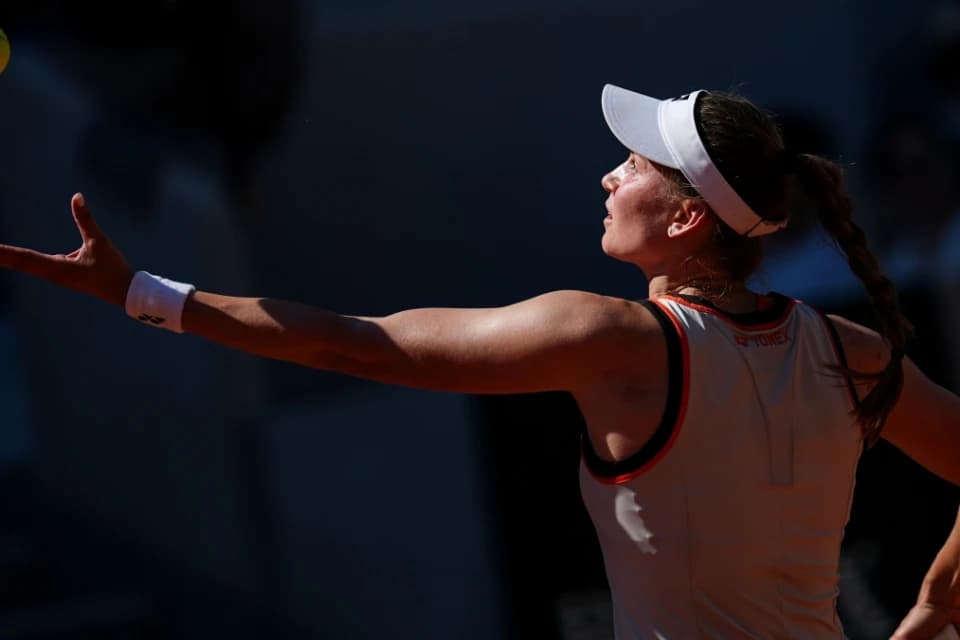 Елена Рыбакина вышла в четвертьфинал турнира WTA 500 в Лондоне