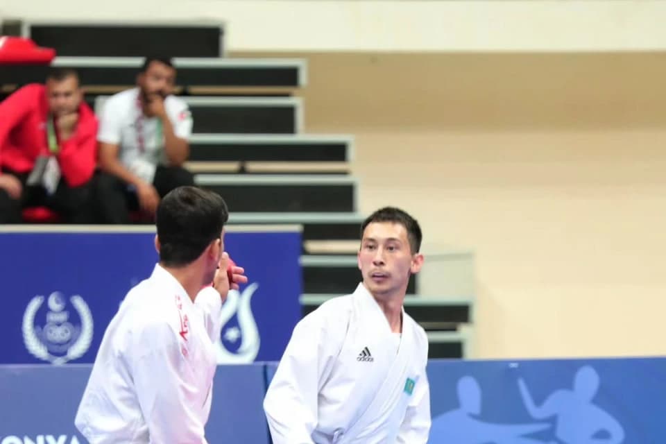Каратэден әлем чемпионатында ел намысын кімдер қорғайды?