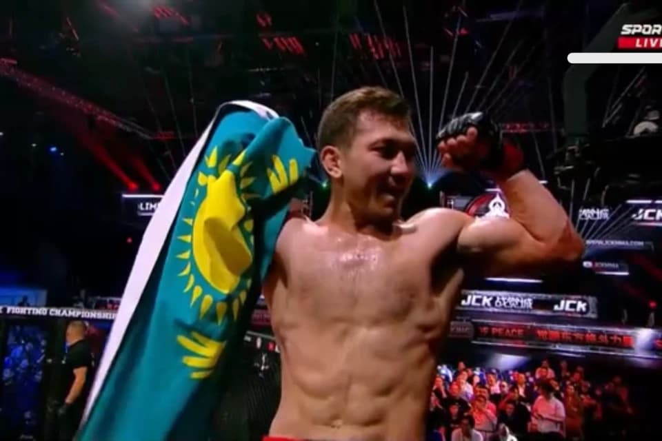 Саламат Исбулаев одержал пятую досрочную победу (видео)