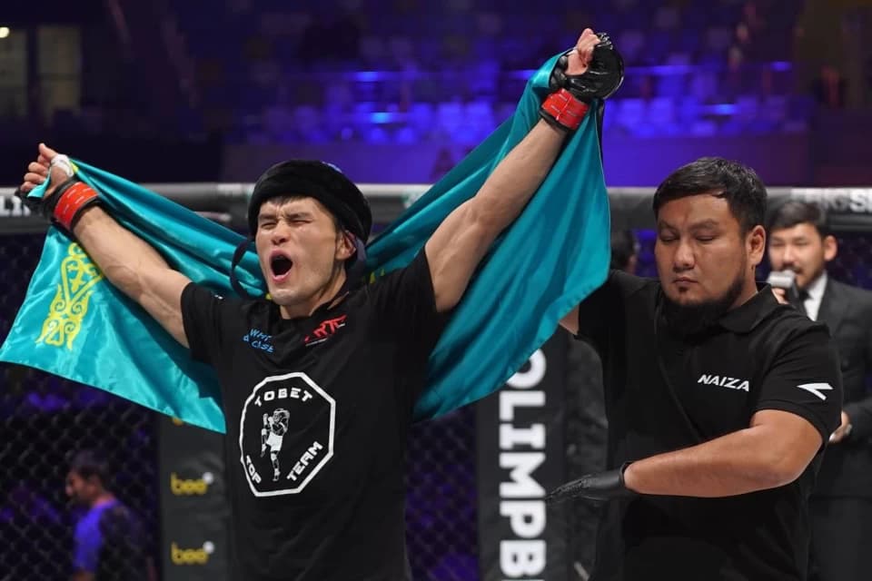 Непобежденный казах Кораласов проведет бой в AMC Fight Night