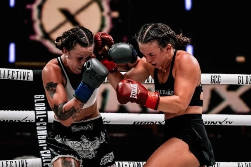 Первая казахстанка в UFC дебютировала в профи боксе