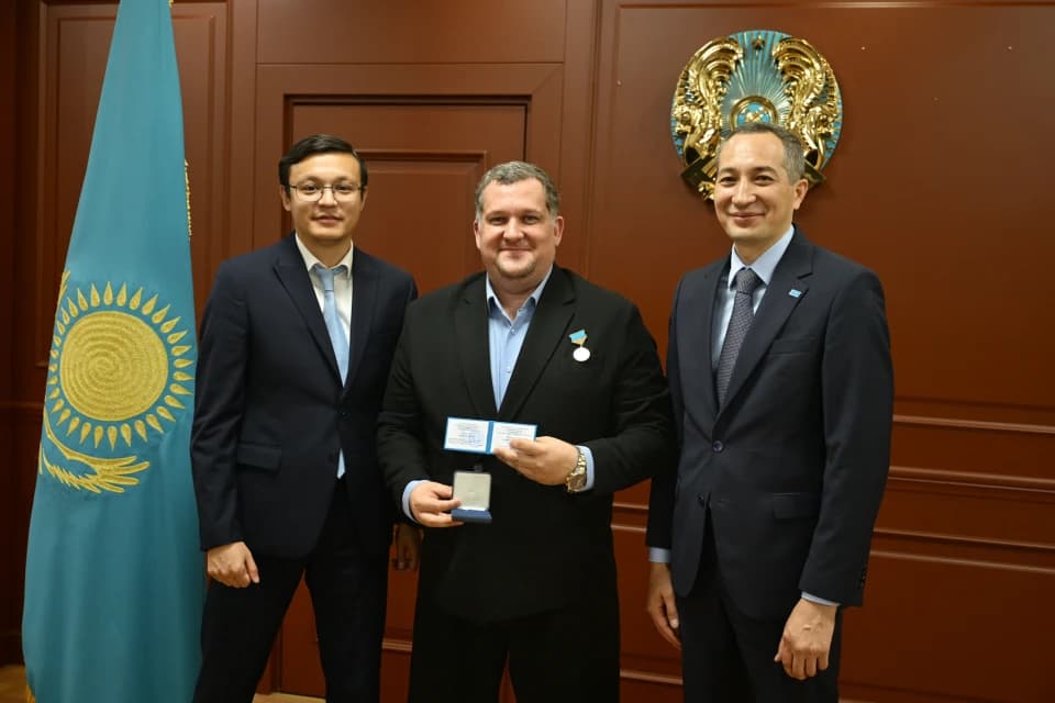 Главный редактор Sport+Qazaqstan получил нагрудный знак «Ақпарат саласының үздігі»